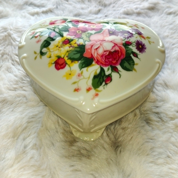 Musical Heart Trinket Jewelry Music Porcelain Floral Box - Picture 3 of 14
